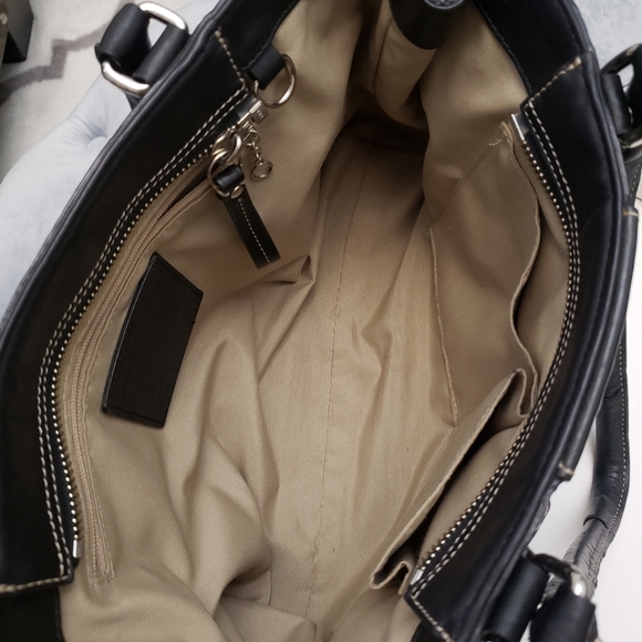 🔥Coach🔥Black an White Pebble Leather Scatchel - Picture 8 of 8